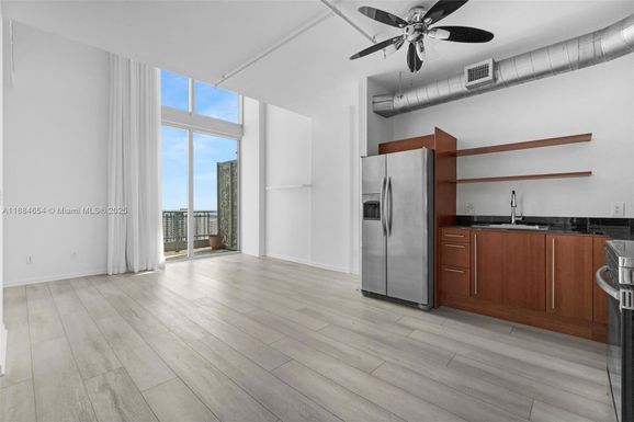 690 SW 1 CT # 19, Miami FL 33130