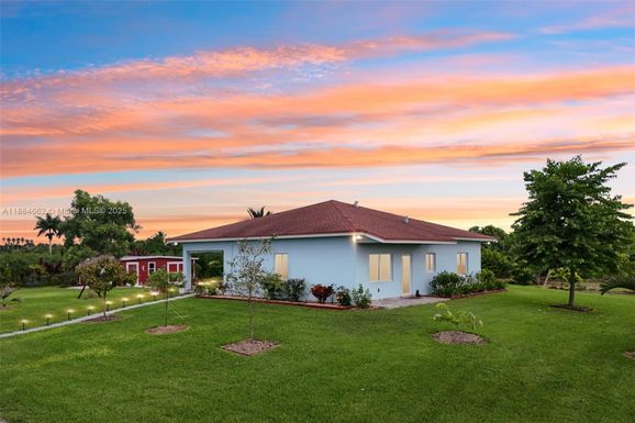 22555 SW 264th St, Homestead FL 33031