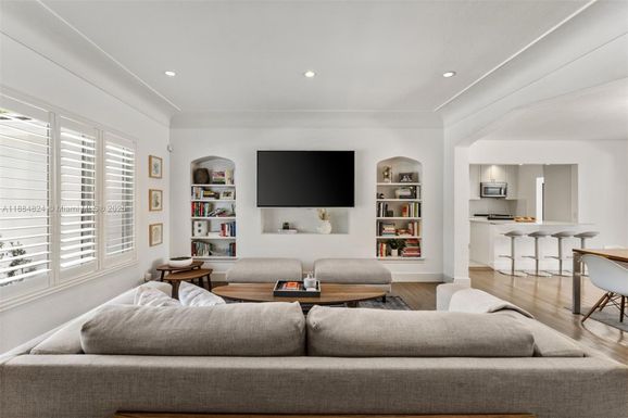 4397 N Michigan Ave, Miami Beach FL 33140