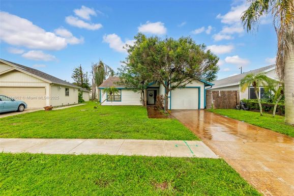 4570 Brook Dr, West Palm Beach FL 33417