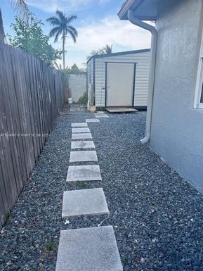 0000 SW 56 # B, Davie FL 33314