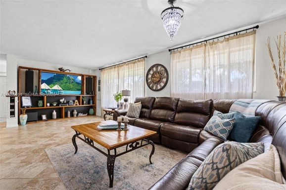 53 NW 19th St, Homestead FL 33030