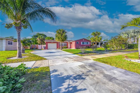 1106 7th St, Lake Park FL 33403