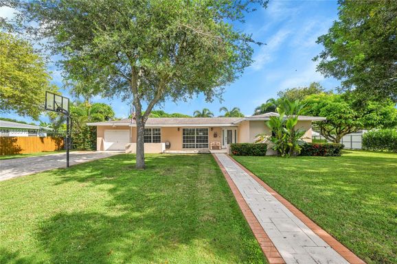 505 NW 20th St, Homestead FL 33030