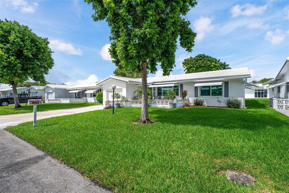 8213 NW 14th St, Plantation FL 33322