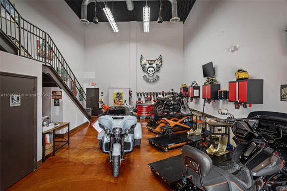 16637 SW 117th Ave, Miami FL 33177