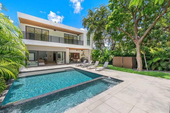 260 NW 47th St, Miami FL 33127