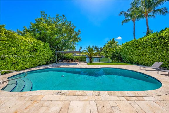 410 S Shore Dr, Miami Beach FL 33141