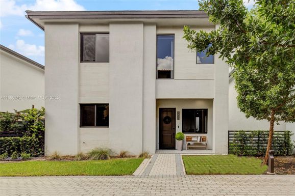 4437 NW 80th Ct, Doral FL 33166