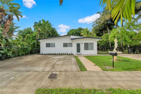 924 W 28th St, Hialeah FL 33010