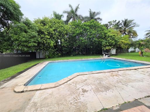 21 NE 161st, Miami FL 33162