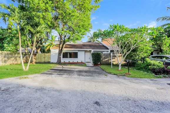 2904 NW 67th Ct, Fort Lauderdale FL 33309