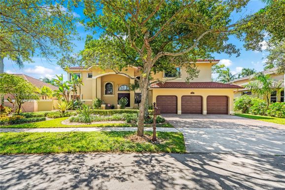 18112 NW 15th Ct, Pembroke Pines FL 33029