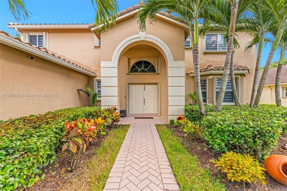 420 Montclaire Dr, Weston FL 33326