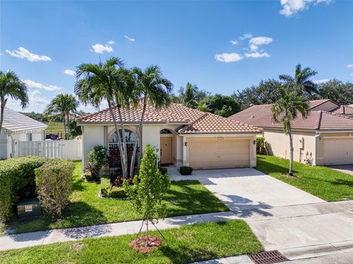 2034 NW 145th Ave, Pembroke Pines FL 33028