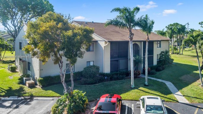 512 Shady Pine Way # D2, Green Acres FL 33415