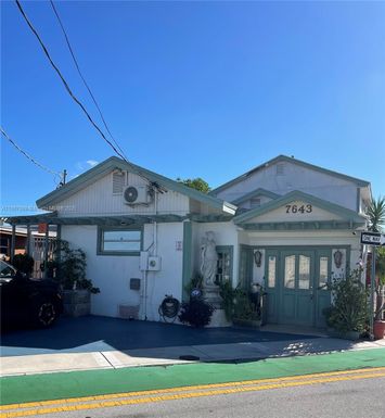 7643 NW South River Dr, Medley FL 33166