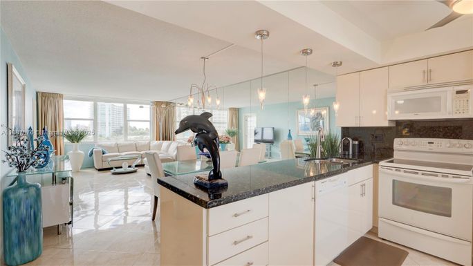 201 N Ocean Blvd # 903, Pompano Beach FL 33062