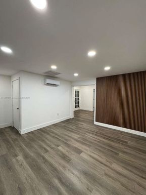 7262 NW 70th St, Miami FL 33166