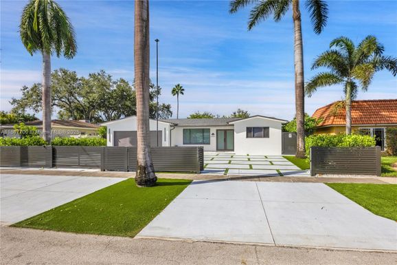 5501 Mckinley St, Hollywood FL 33021