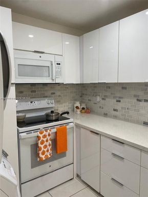 10000 NW 80 CT # 2565, Hialeah Gardens FL 33016