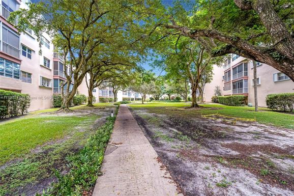 6731 Cypress Rd # 303, Plantation FL 33317