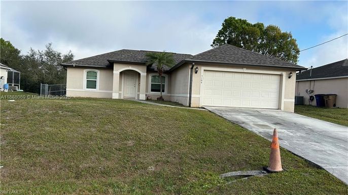 5104 BEAUTY ST, Lehigh Acres FL 33971