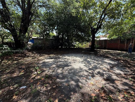 1239 NW 31st St, Miami FL 33142