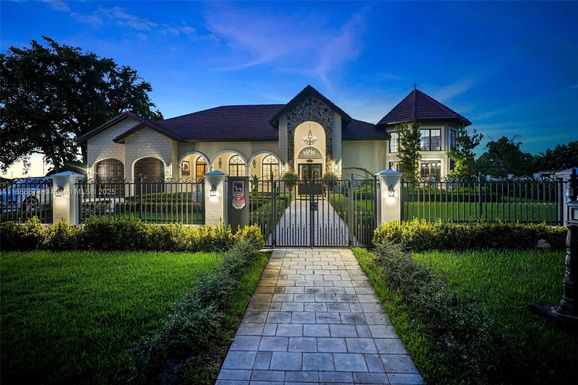 9815 SW 114th St, Miami FL 33176