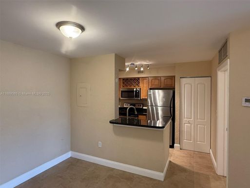 2820 N Oakland Forest Dr # 102, Oakland Park FL 33309