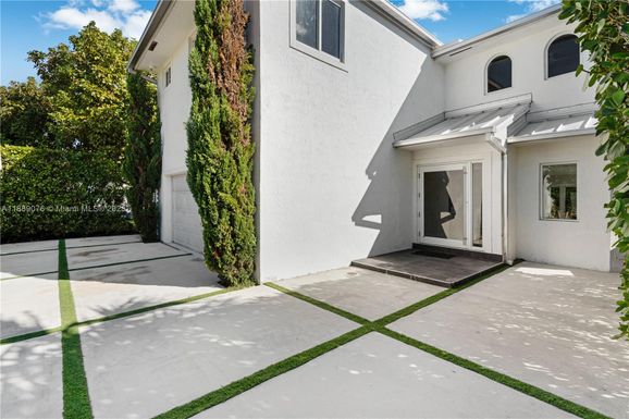 6763 SW 106 pl, Miami FL 33173