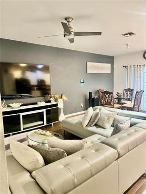 4039 NW 11th St, Lauderhill FL 33313