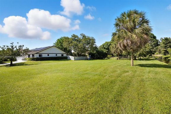 11501 Nw 23rd st, Plantation FL 33323