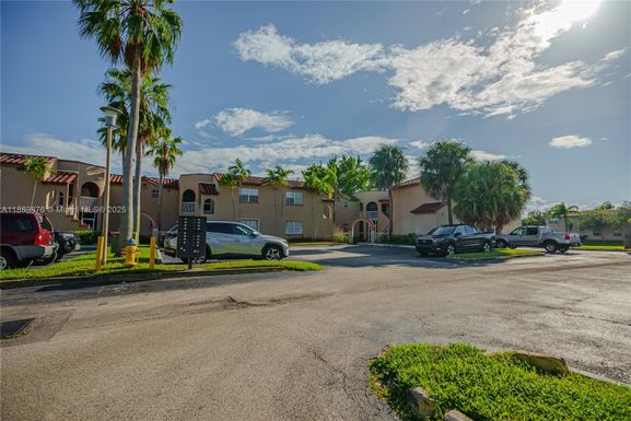 8630 SW 3rd St # 102, Pembroke Pines FL 33025