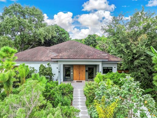 1320 NE 138th St, North Miami FL 33161