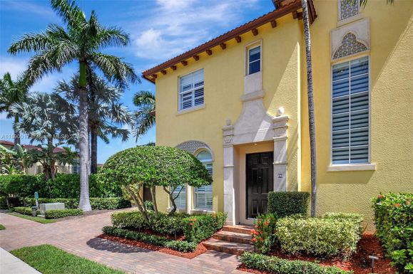 67 Via Poinciana St # 67, Boca Raton FL 33487
