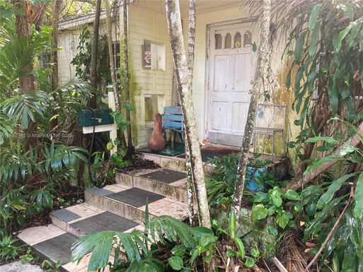 6600 SW 64th Ct, South Miami FL 33143