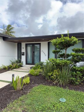 2350 NE 194th St, Miami FL 33180