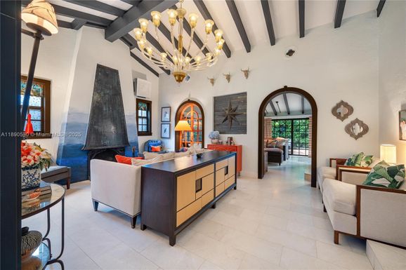 3650 N Bay Homes Dr, Miami FL 33133