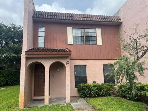 12 Madrid Ln # 18, Davie FL 33324