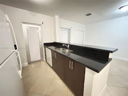 1034 Lenox Ave # 3, Miami Beach FL 33139