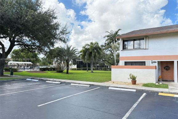 4231 SW 70th Ter, Davie FL 33314