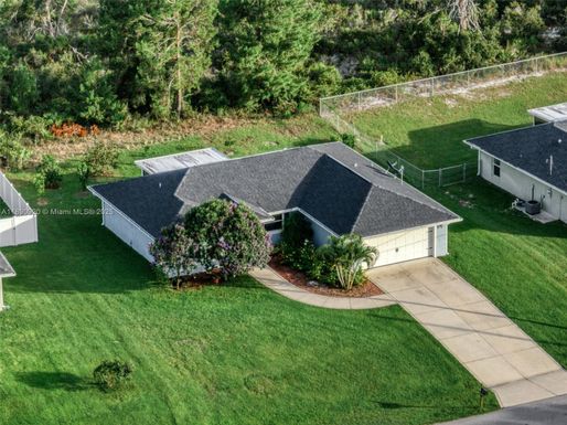 112 Bimini St NE, Lake Placid FL 33852