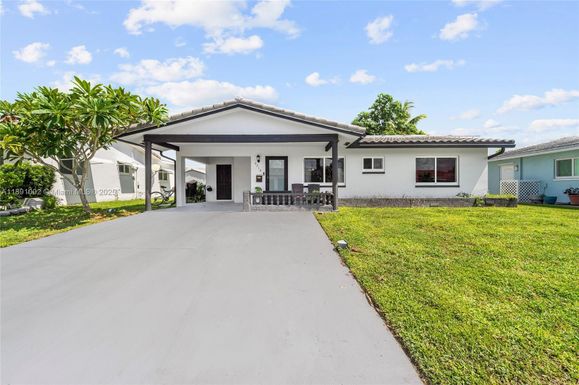 5716 NW 86th Ave, Tamarac FL 33321