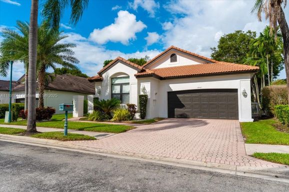 1441 E Lacosta Dr E, Pembroke Pines FL 33027
