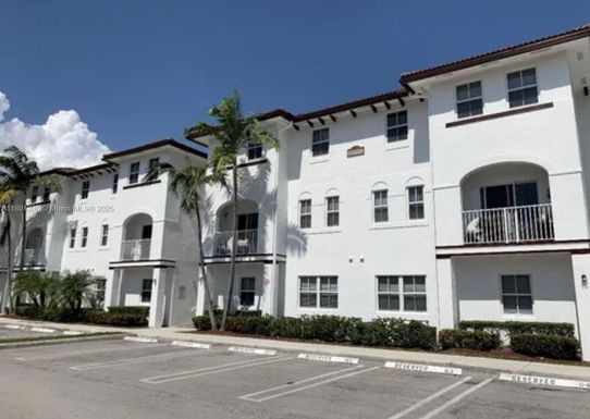 8760 NW 97th Ave # 212, Doral FL 33178