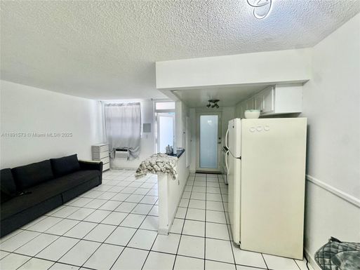 335 Collins Ave # 302, Miami Beach FL 33139