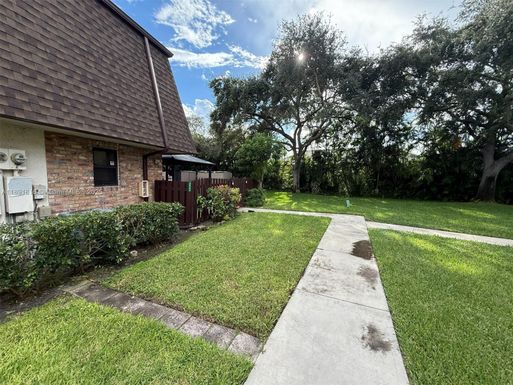 2542 NW 99th Ave, Coral Springs FL 33065