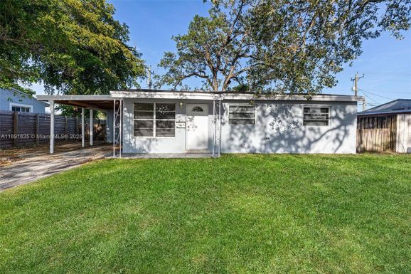 2811 N 66th Ave, Hollywood FL 33024