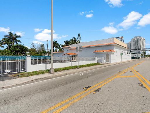 981 NE 79th St, Miami FL 33138